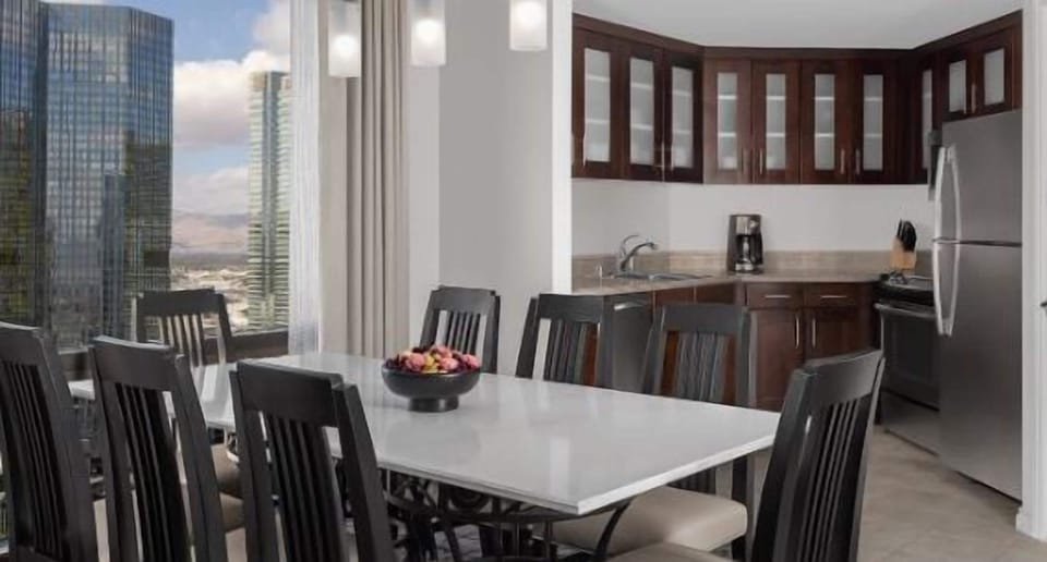 2 Bedroom (Master of a 3 Bd)
