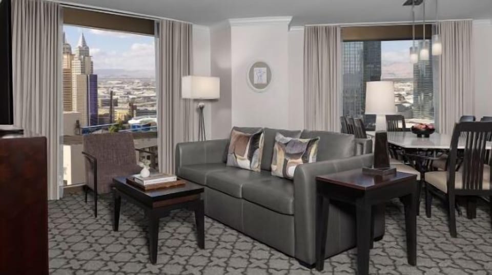2 Bedroom (Master of a 3 Bd)