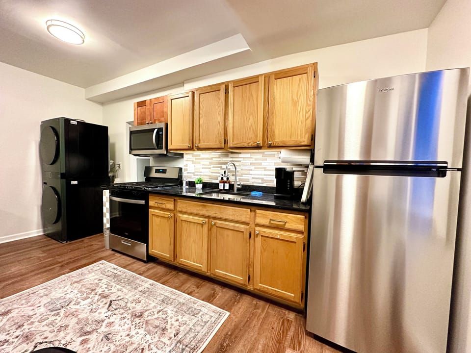 30" 4 Burner Stove, Full-Size Refrigerator, Keurig & K-Cups, Washer/Dryer