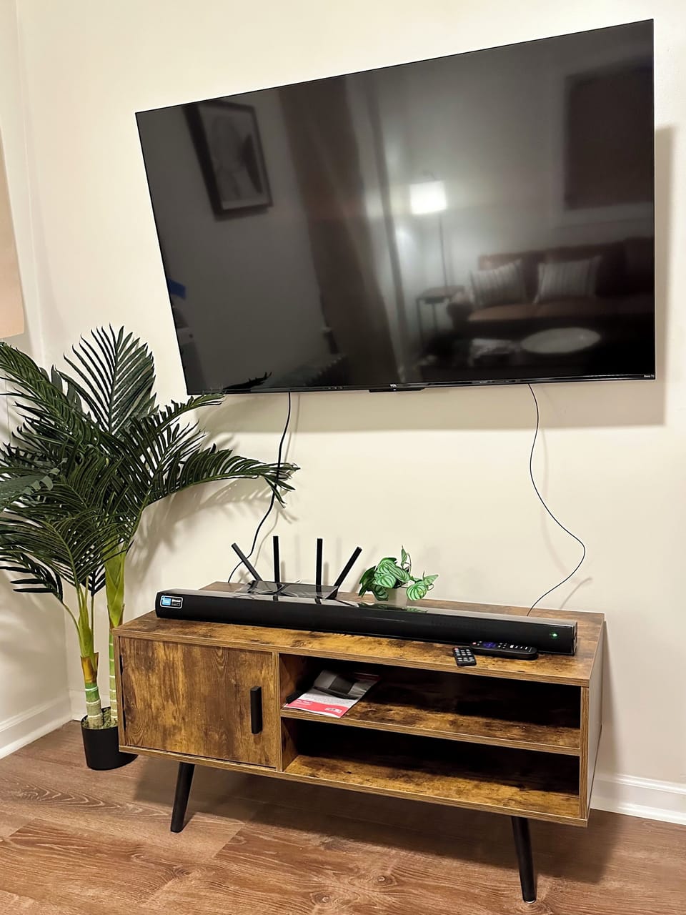 55" Television, Gigabit Connection Wi-fi, Soundbar