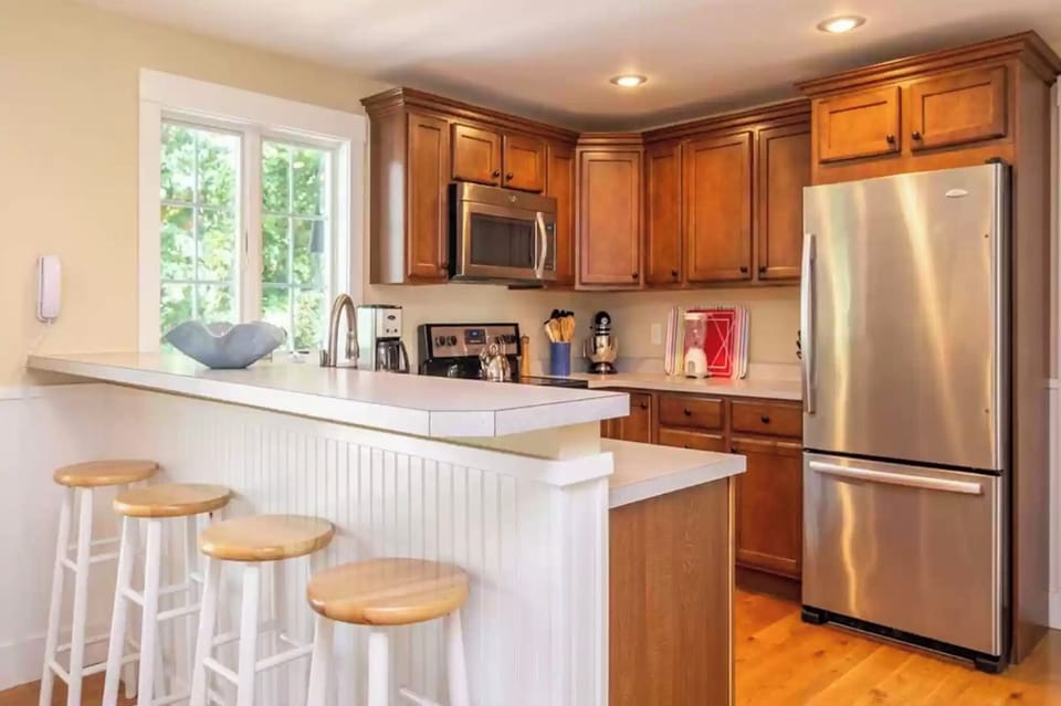 The Cook’s Kitchen with Breakfast Bar