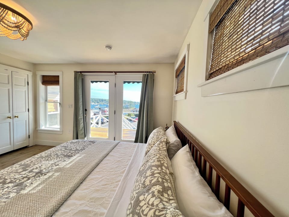Let the morning light and harbor breeze greet you in this elegant king room with French doors to a private deck—perfect for a peaceful Boothbay Harbor escape.