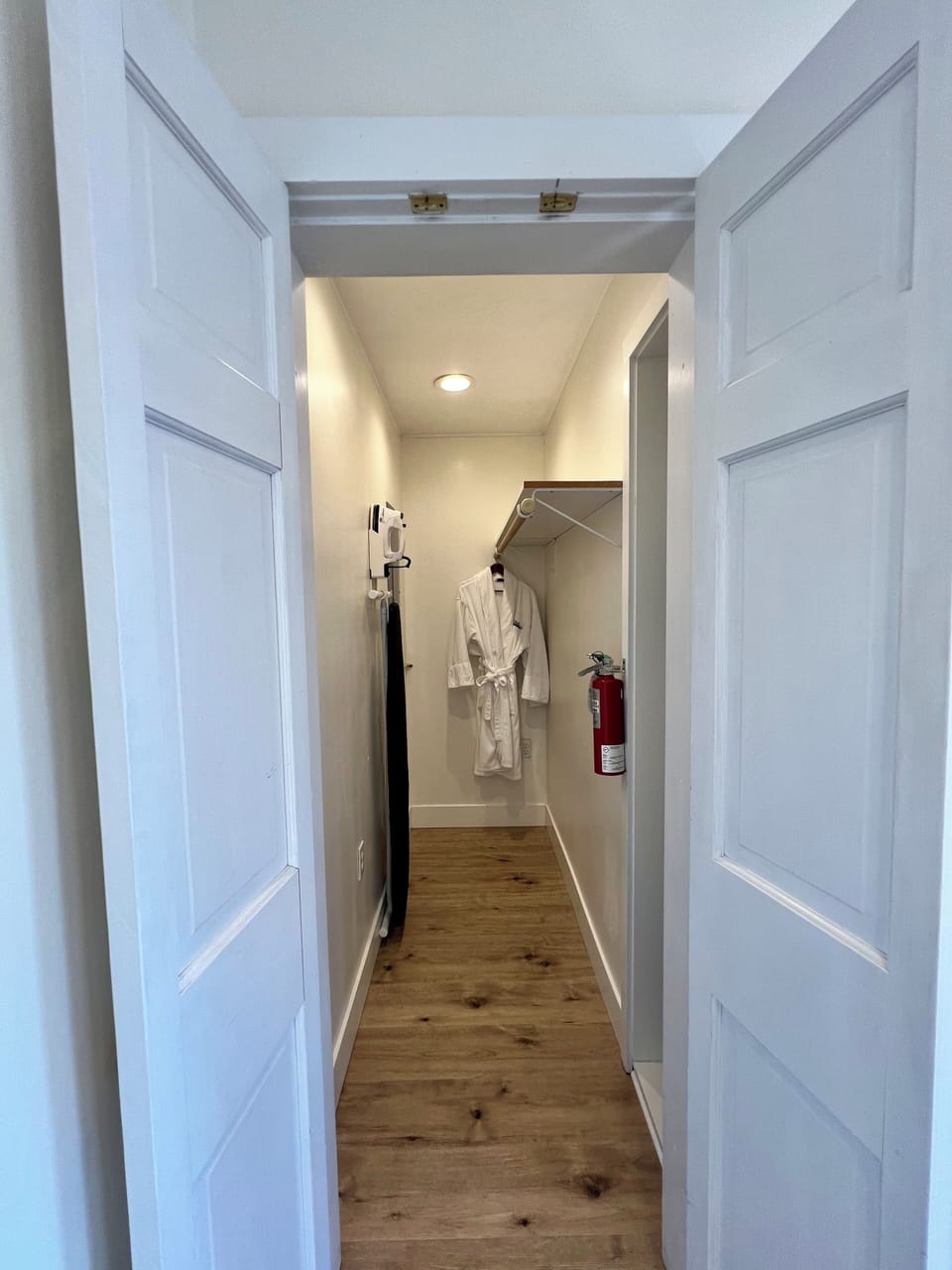 Unpack and settle in with ease—Room 6 features a roomy walk-in closet with plush robes, shelving, and extra amenities to make your Boothbay Harbor stay feel like home.