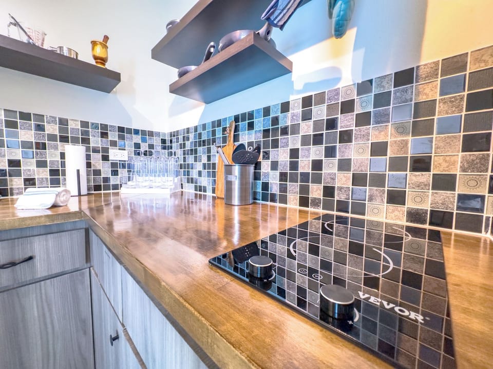 Kitchen: Modern finishes and vibrant tiles inspire culinary creativity in this stylish space!