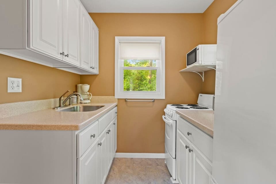 Galley kitchen with everything you`ll need