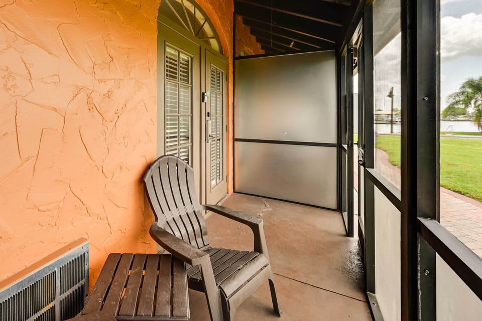 Screened-In Porch