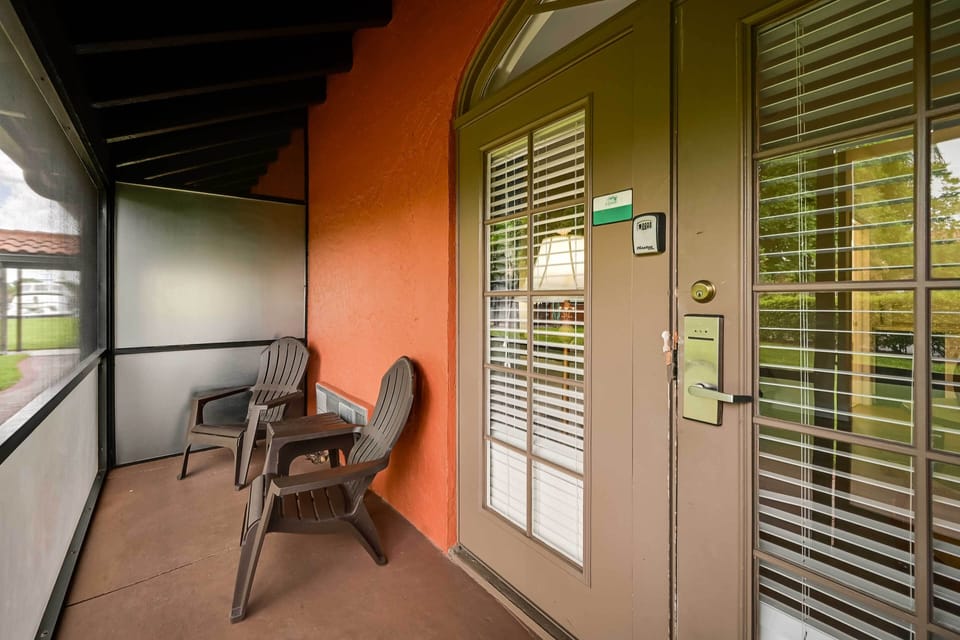 Screened-In Porch