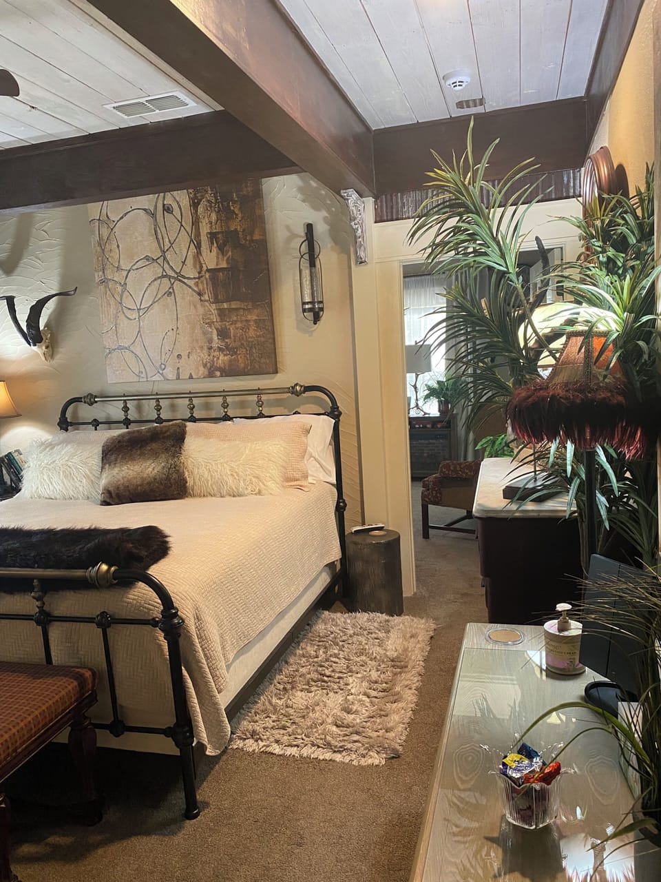 King tempurpedic mattress, ceiling fan, fan on side of bed, 