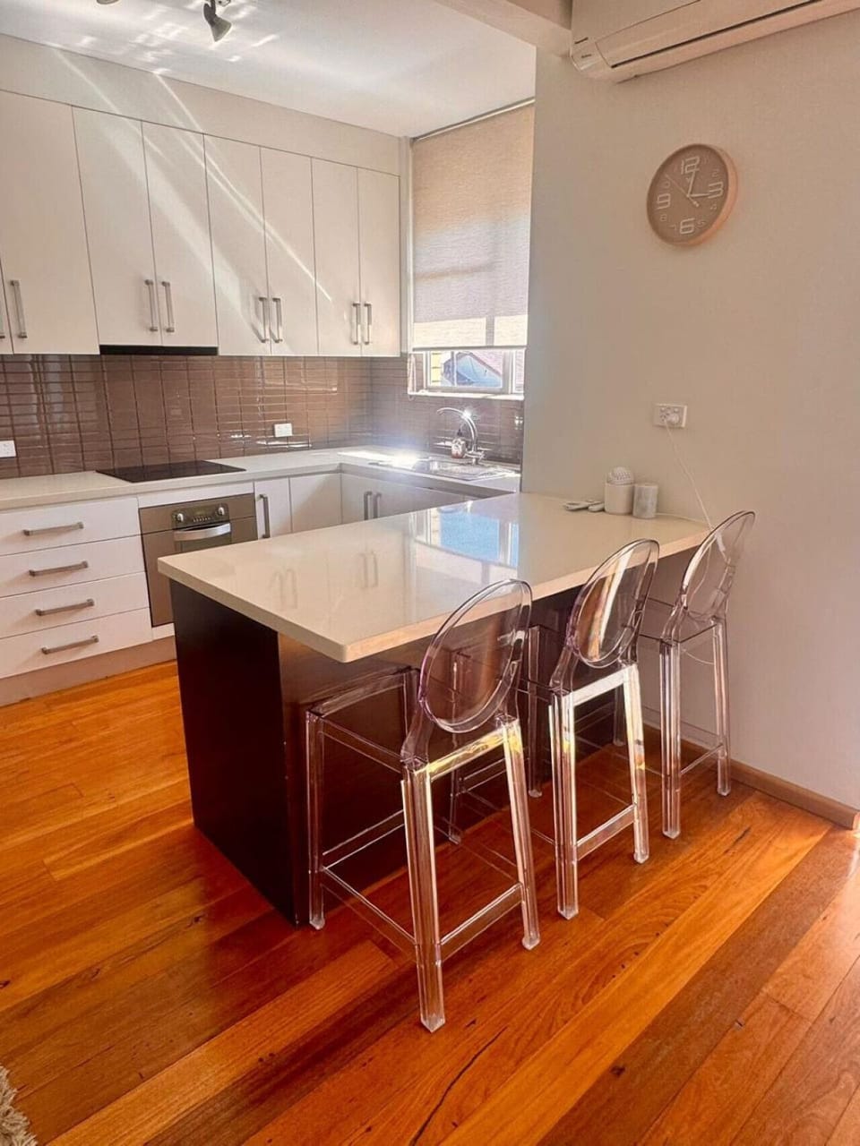 Compact kitchen with laundry
