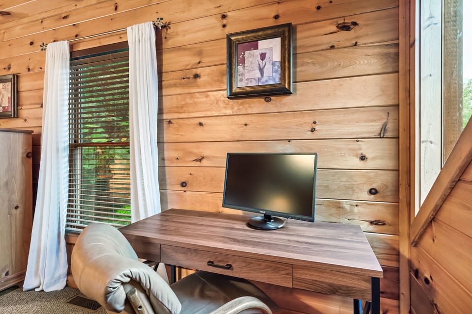 Work station in upstairs bedroom 
