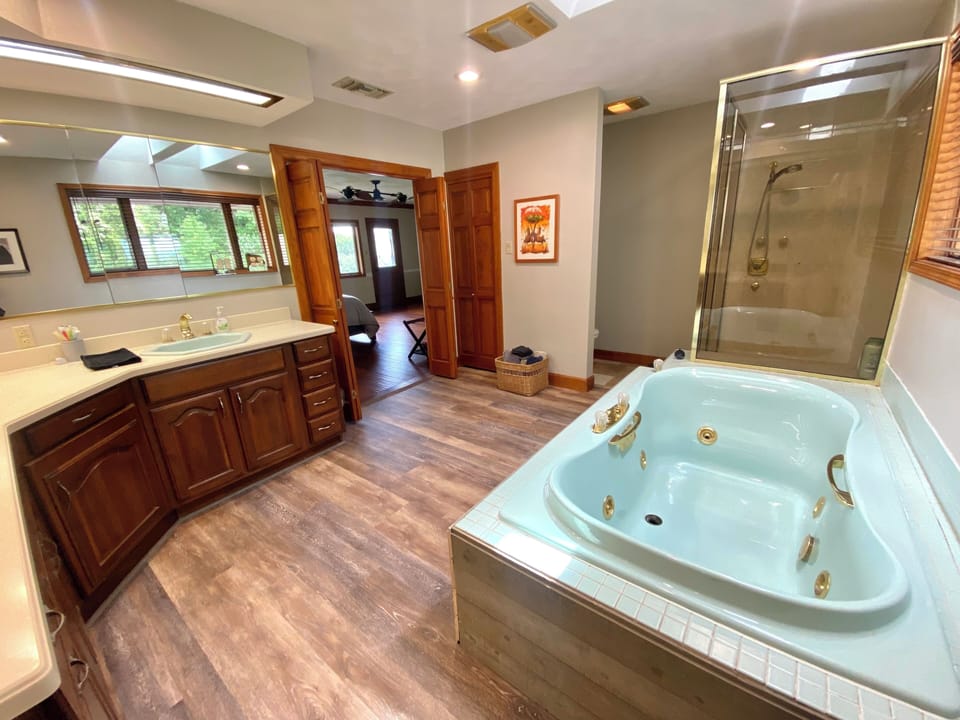 Upper level Master Bathroom
