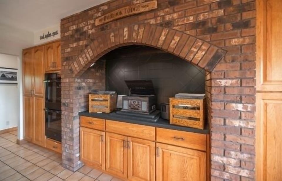 Record player in the kitchen with Bluetooth. Double oven to the left .