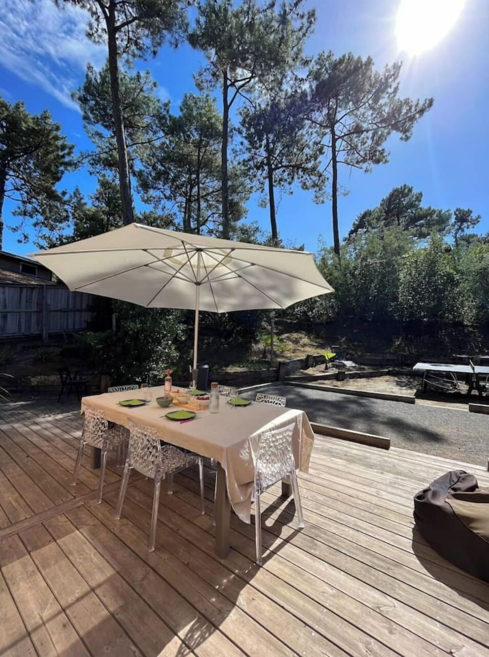 Outdoor dining