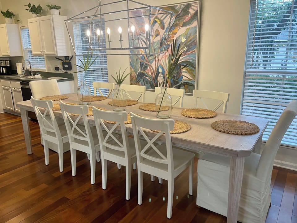 I love this table.