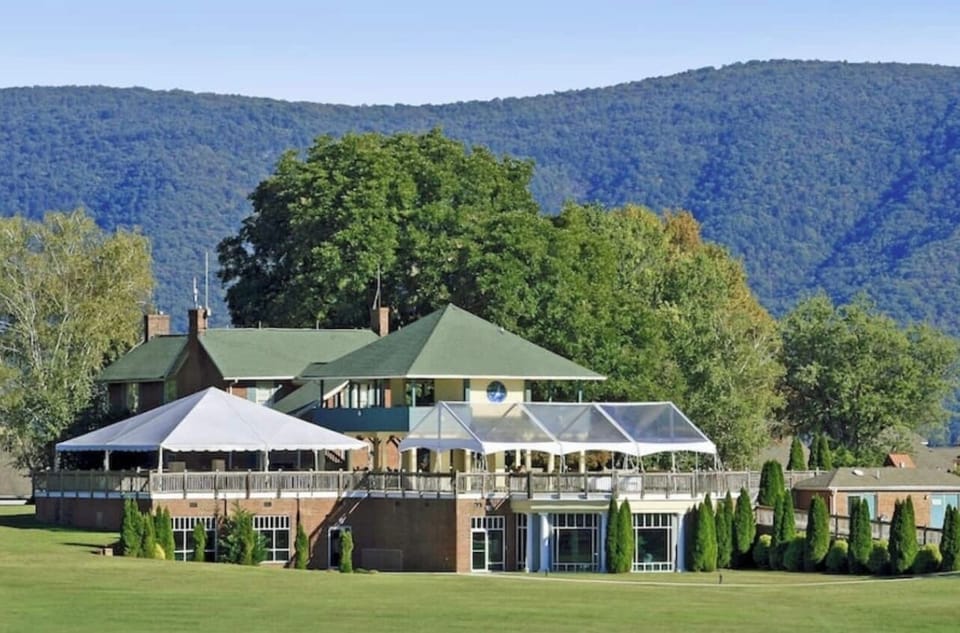 Clubhouse-indoor pool, jacuzzi, sauna, exercise equipment, pool table & library