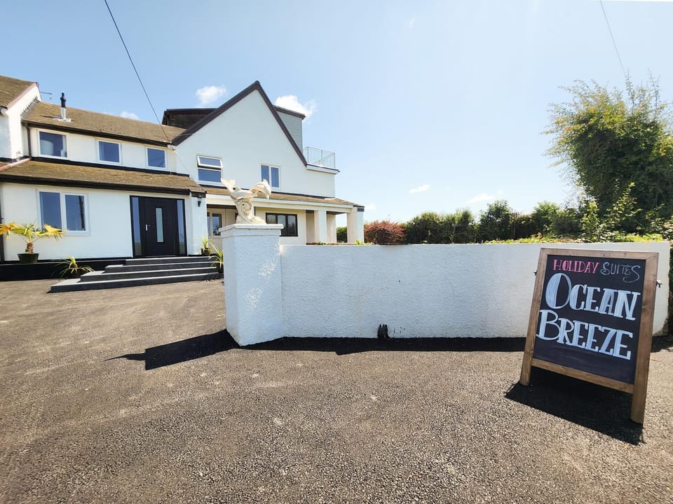 Sea View - 1 Bed Suite - Ocean Breeze - Port Eynon (3498)