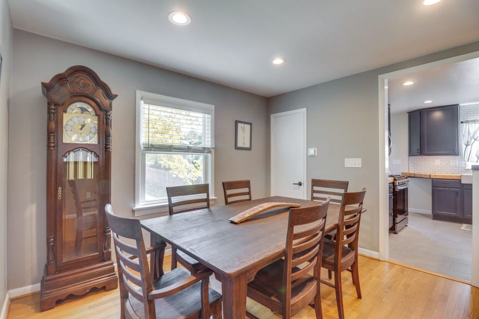 Dining Area | Dishware Provided