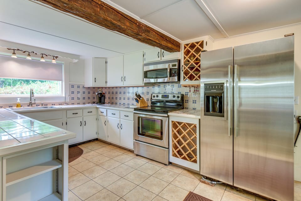 Kitchen | 1st Floor | Cooking Basics | Knife Set | Keurig Coffee Maker