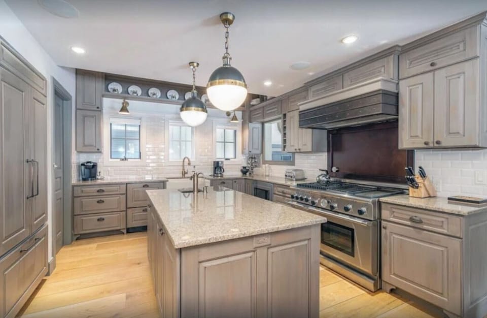 Large spacious kitchen - perfect for multiple cooks with lots of space
