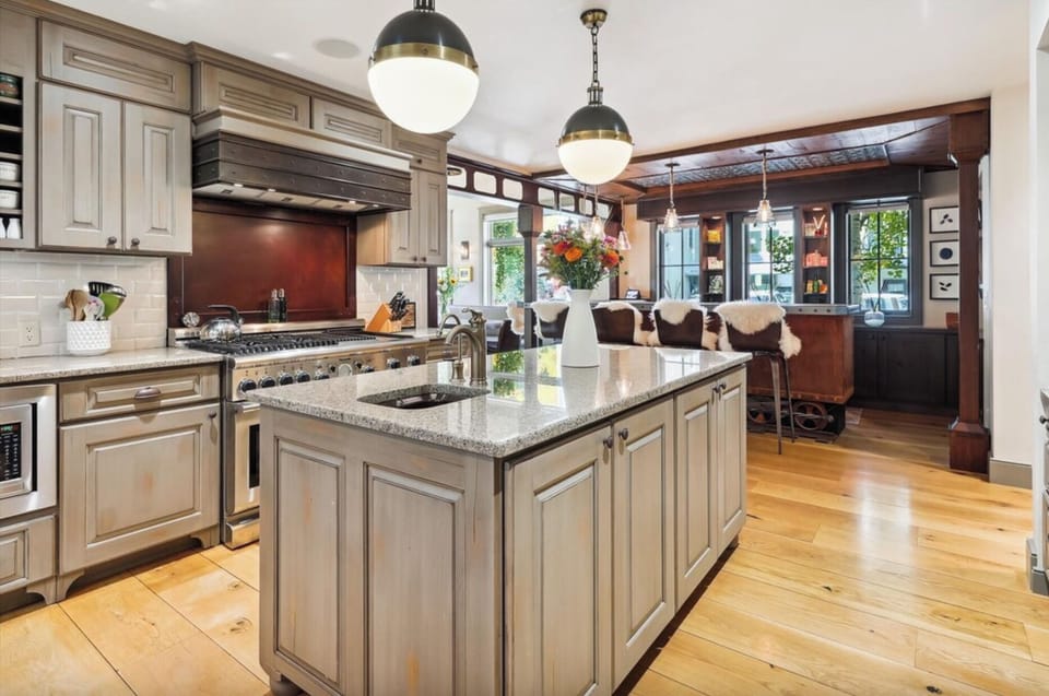 Kitchen and Bar 