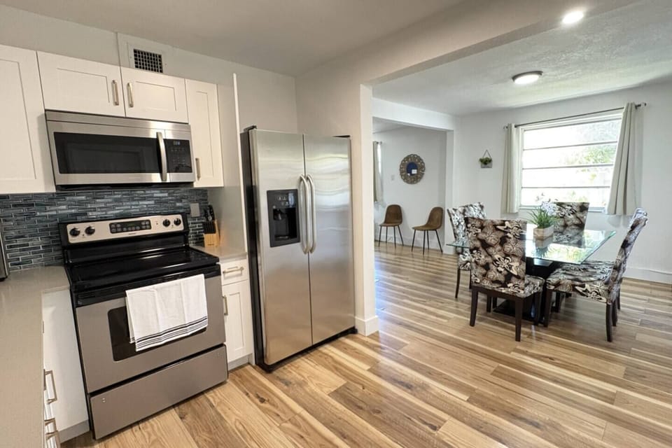 Prepare your favorite meals in this full kitchen with all appliances 