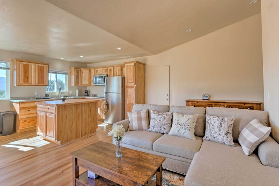 Living Room | Queen Sleeper Sofa | Free WiFi