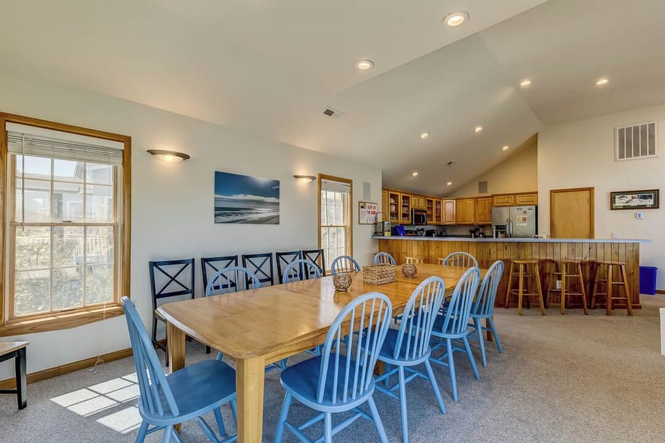 Top-Level Dining Room with Table (seats 10)