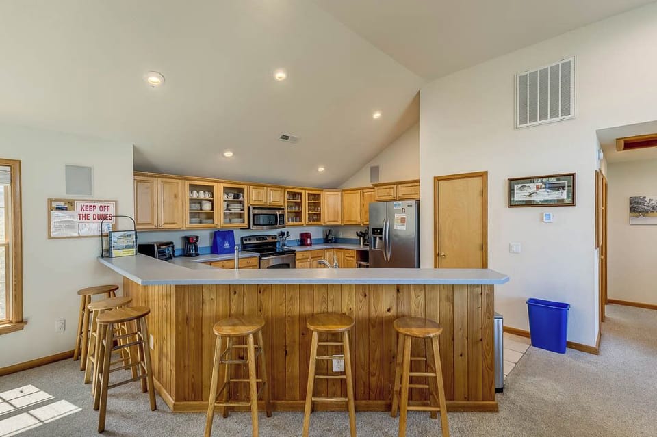 Top-Level Kitchen with Bar (seats 6)