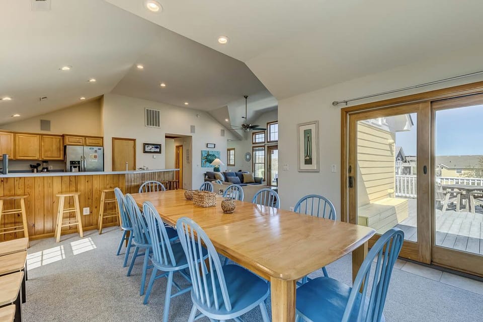 Top-Level Dining Room with Table (seats 10)