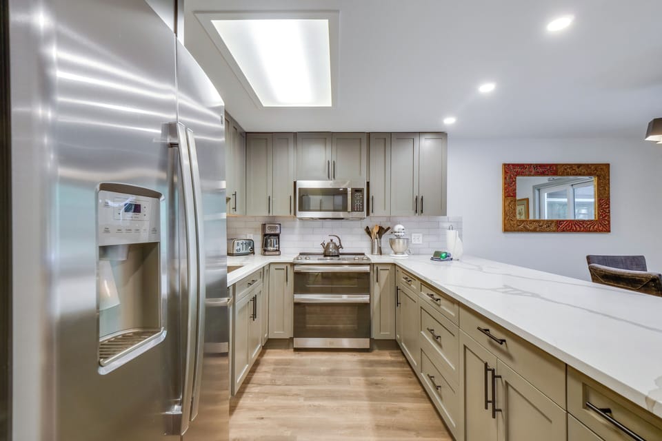 Kitchen | Cooking Basics | Coffee Maker | Trash Bags & Paper Towels Provided