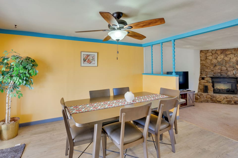 Dining Area | Dishware & Flatware Provided
