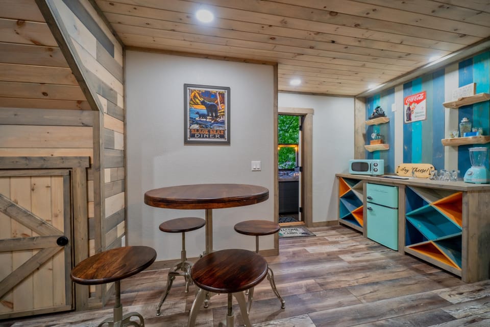 Sitting area by bar