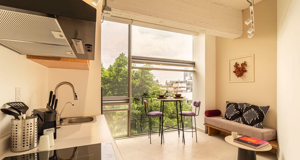 El mobiliario, la decoración y los servicios pueden variar ligeramente