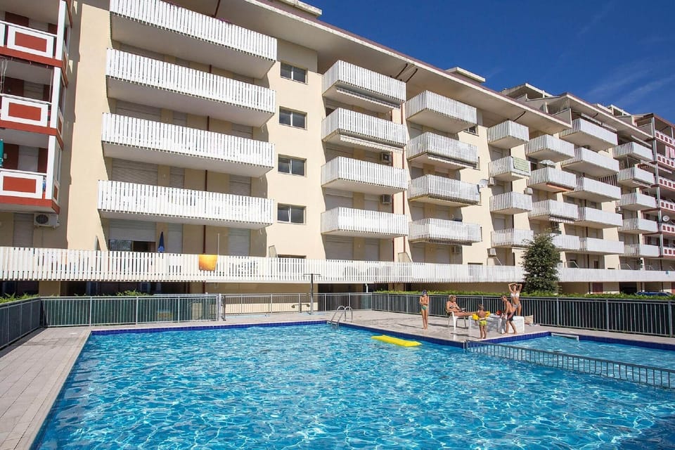 Holiday Home Swimming Pool