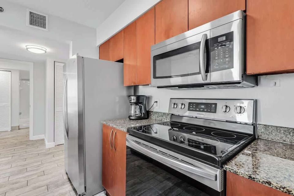 Fully-equipped kitchen with complete set of cookware