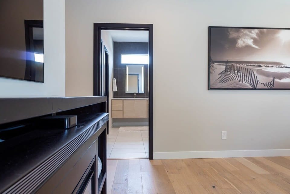 The Primary Suite Bathroom straight ahead, let's check out the spa full-size bathroom