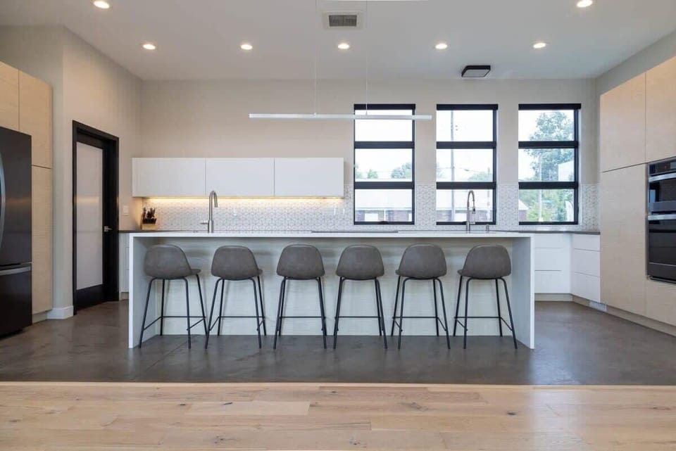Dream Kitchen? Sure is...get ready to cook all your favorite meals in this fully stocked super modern kitchen!