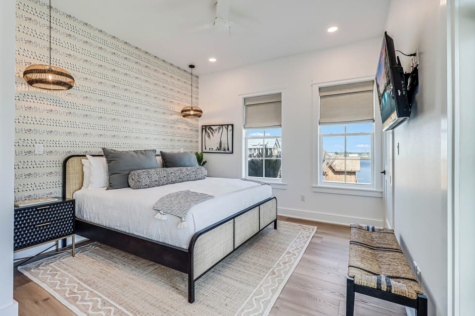 King Bedroom, 2nd Floor