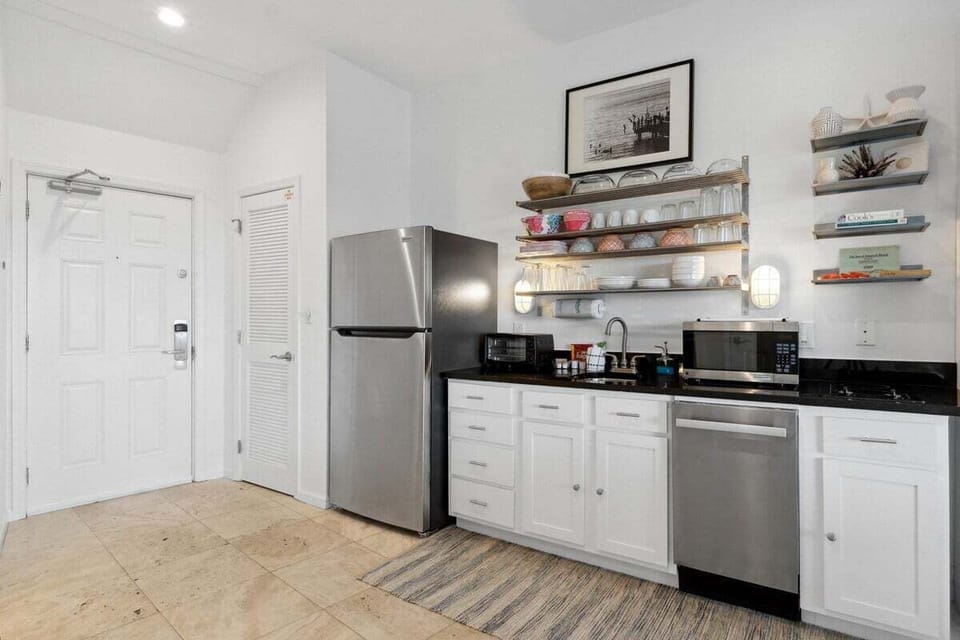 Full kitchen