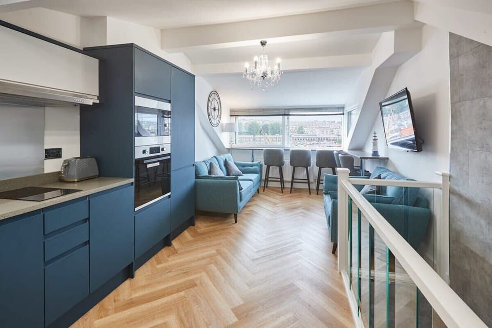 Wadsworth Cottage, Whitby - Host & Stay