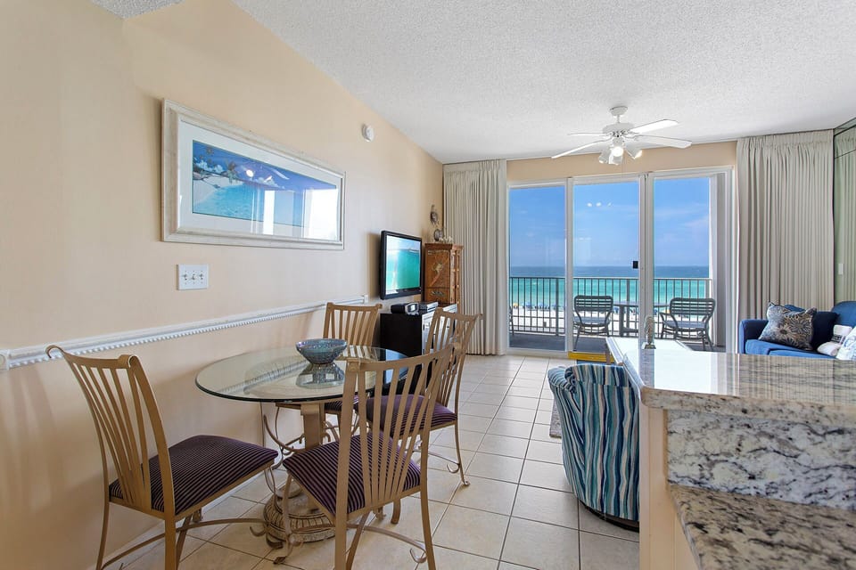 23-Majestic-Sun-209B-Dining