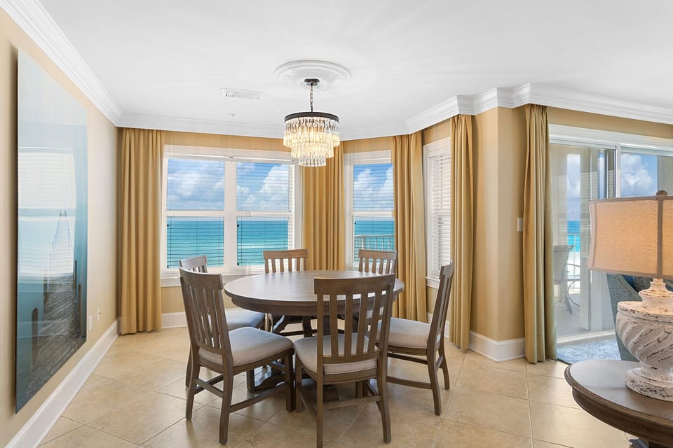 24-Crystal-Dunes-407-Dining