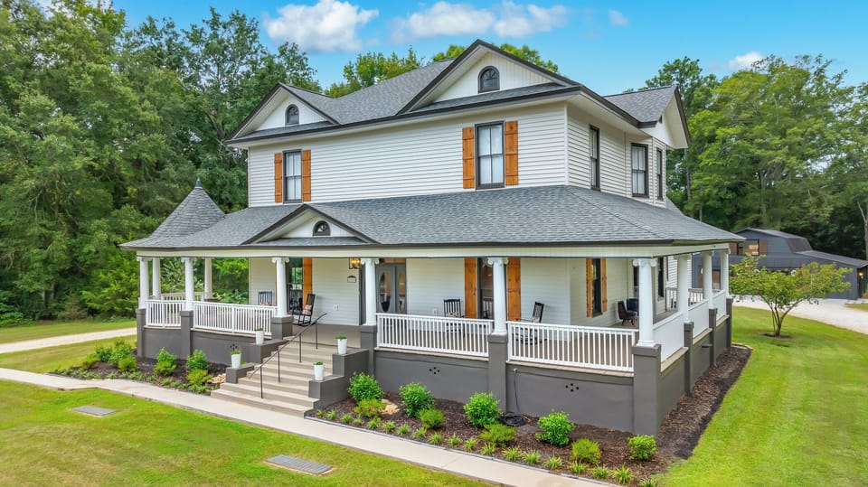 Chateau Amelia Cross Hill SC