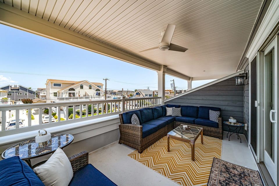 Covered deck with plenty of seating