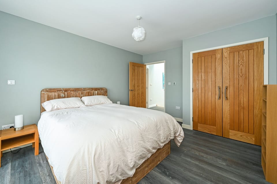 King bedroom 2