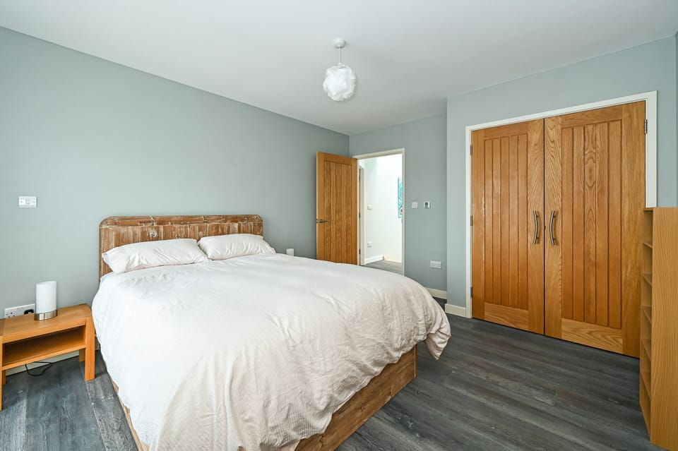 King bedroom 2