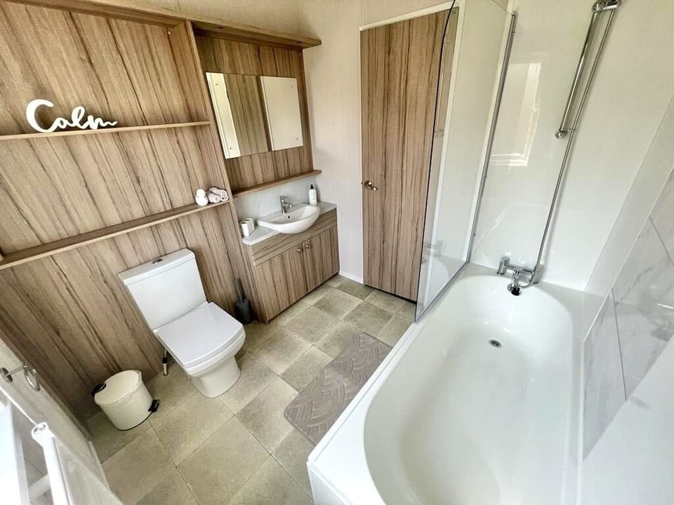 The Main bathroom 