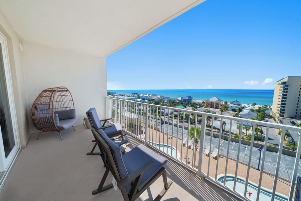 Balcony with Scenic Views