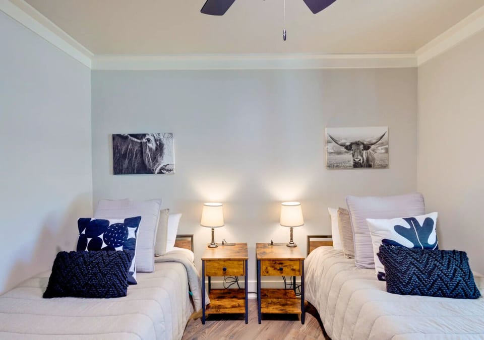 Twin bedroom with cozy beds, bedside lamps, and western decor