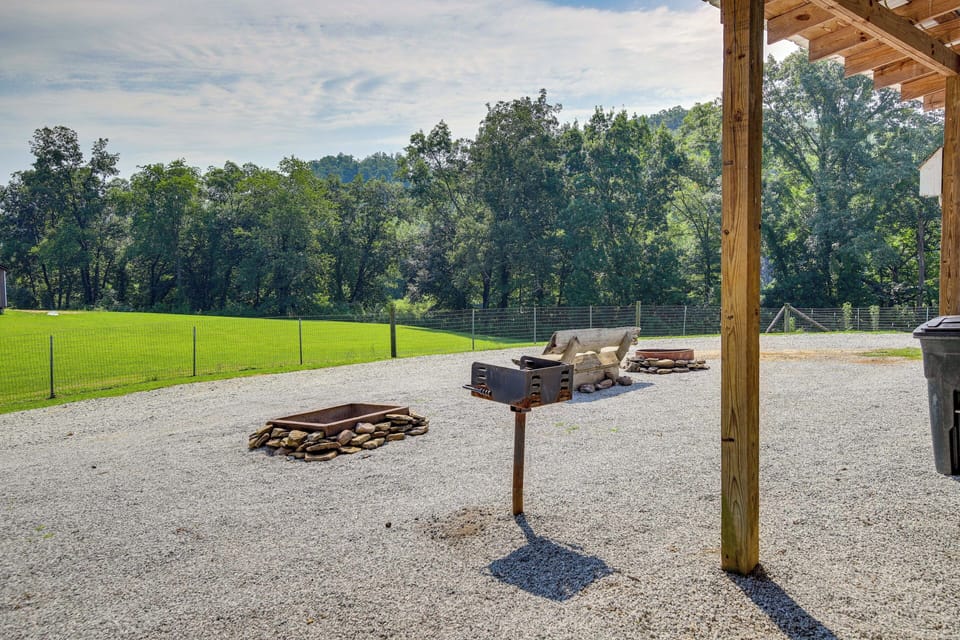 Huntsville Vacation Rental | Studio | 1BA | 1 Step to Enter | 700 Sq Ft